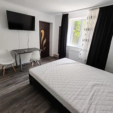 2-bedroom On The Ground Floor Of A House