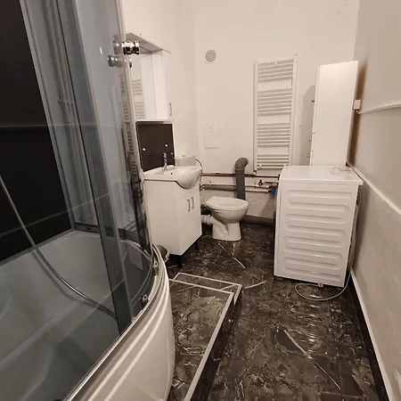 2-bedroom On The Ground Floor Of A House