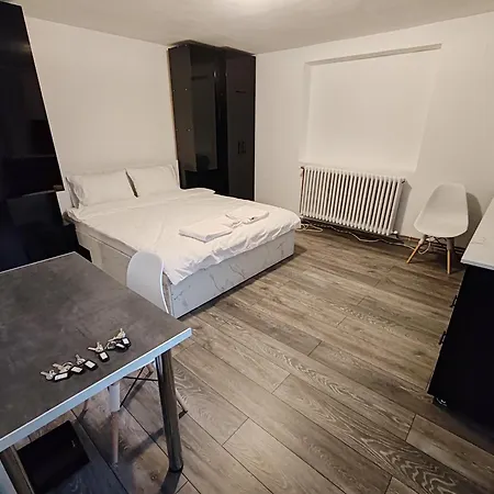 2-bedroom On The Ground Floor Of A House
