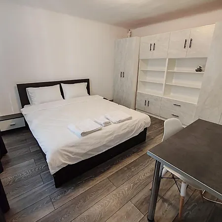 2-bedroom On The Ground Floor Of A House