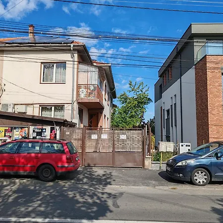 2-bedroom On The Ground Floor Of A House Apartamento *